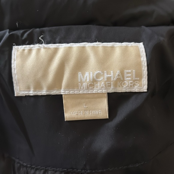 Michael Kors Black Quilted Puffer Coat with Fur Trim. - Picture 9 of 10